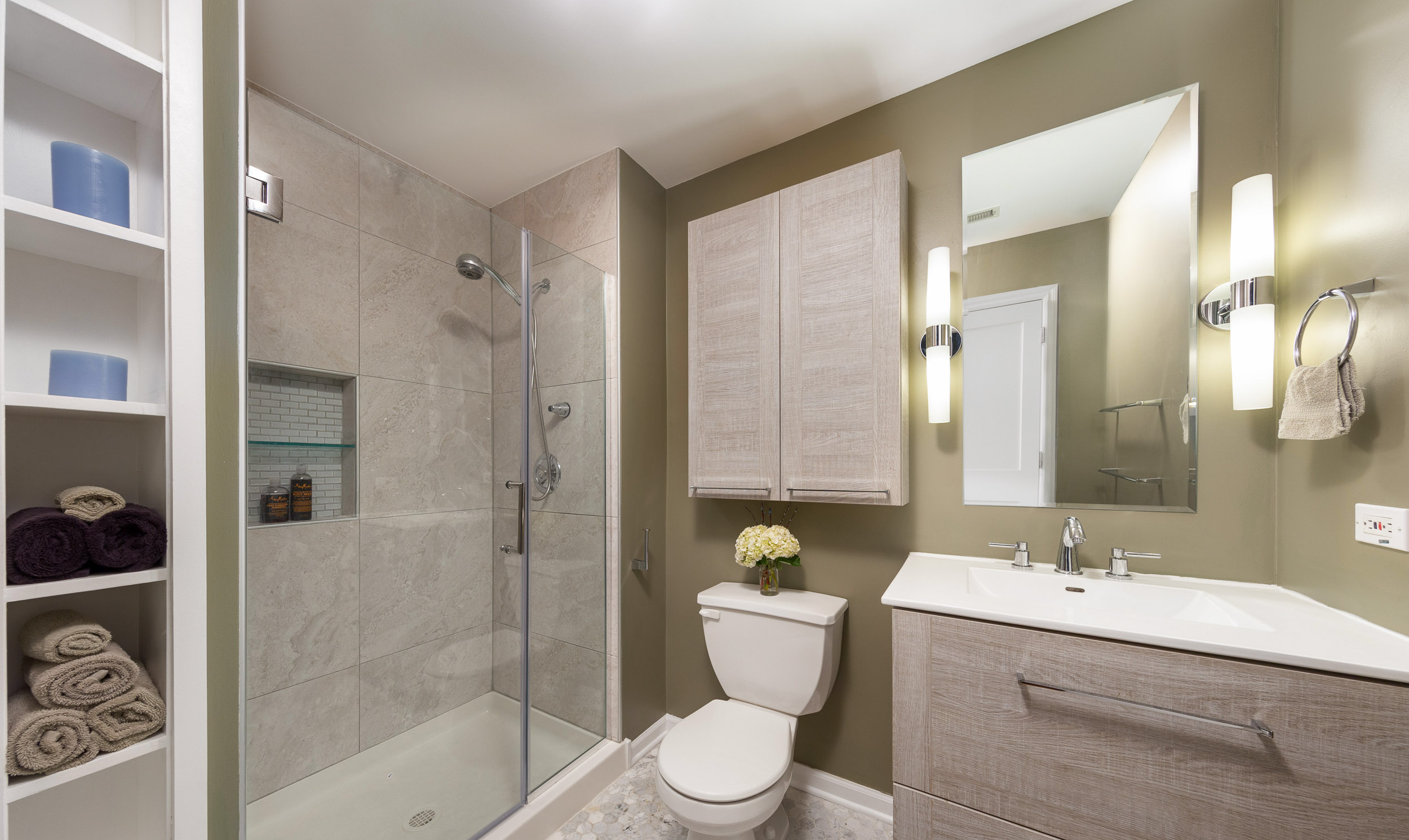 https://cocodesignbuild.com/wp-content/uploads/2022/06/1-Chicago-Racine-Ave-Bathroom-Small-Renovation00001.jpg